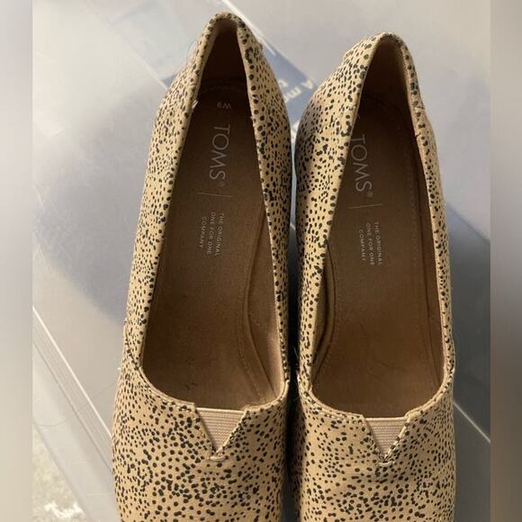 TOMS Michelle Tiny Cheetah Print Peep Toe Wedge Sandal NWOT 9 - Picture 6 of 7